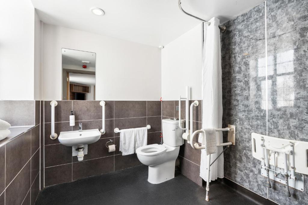 Britannia Study Hotel - 