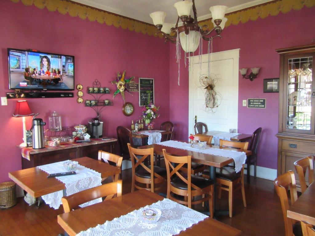 TV a/nebo společenská místnost v ubytování The Carriage House