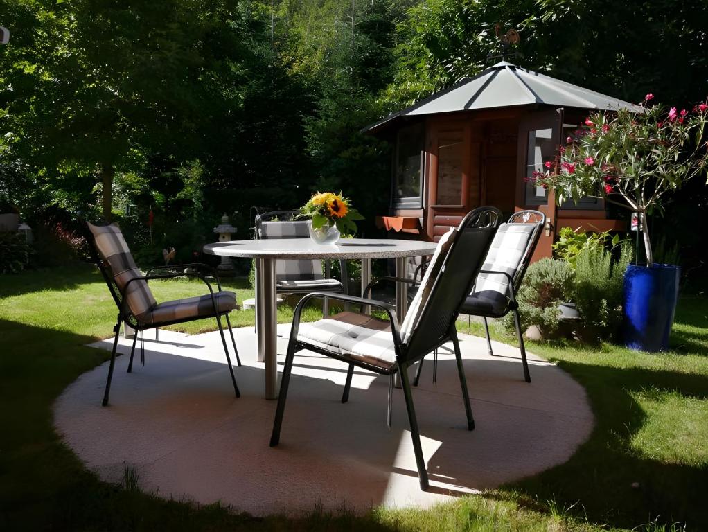 a table and chairs on a patio in a yard at Gästehaus Renate in Lauf