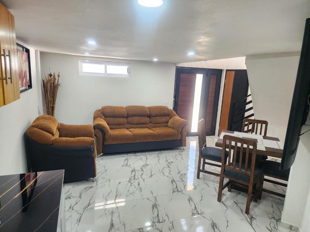 a living room with two couches and a table at departamento para Hospedaje en zacatlan in Zacatlán