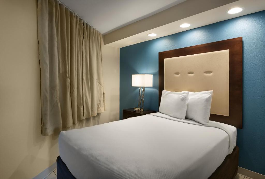 Captain's Quarters Resort photo