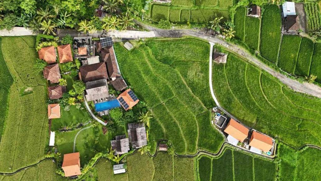 an overhead view of a yard with a house at Kubu Sakian Villa and Restaurant Sidemen in Sidemen