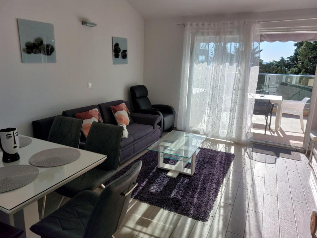 Villa Ni i Makarska -Two Bedroom Apartment With Terrace And Hot Tub Lux F