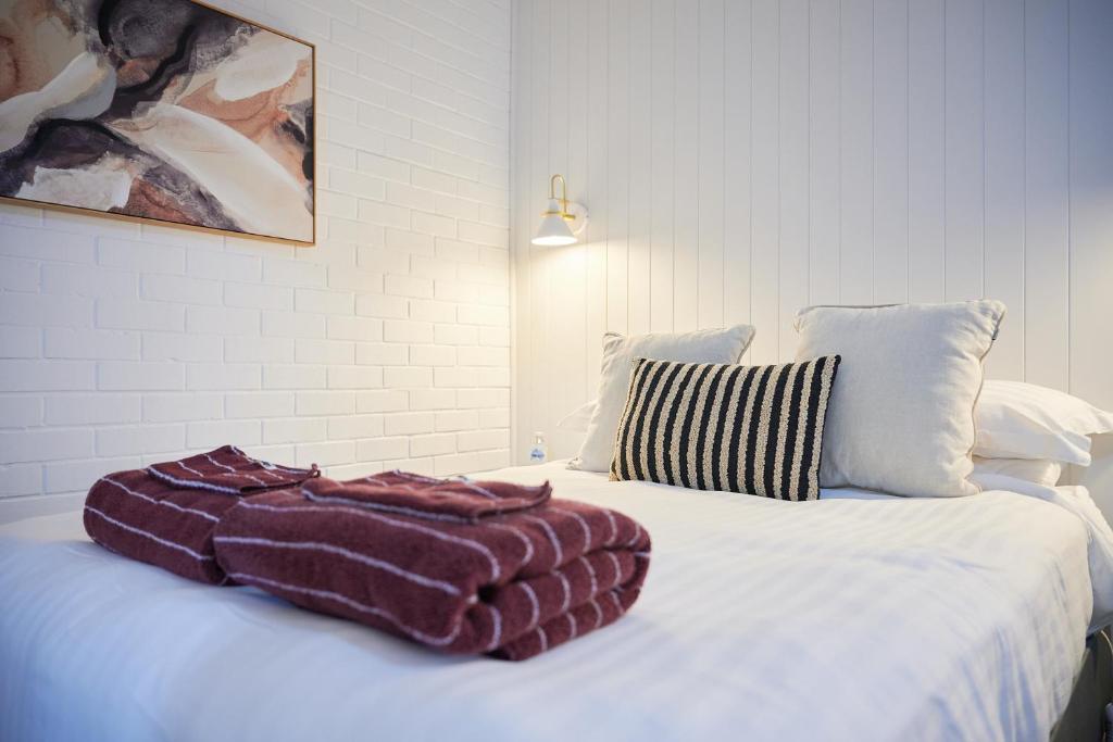 a blanket sitting on top of a bed at The Merredin Treasury Cottage in Merredin