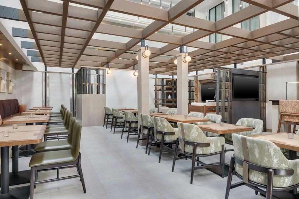 Marriott Park Ridge - 