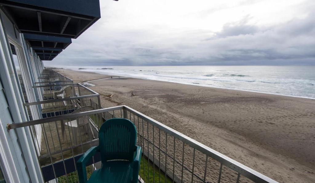 Sandcastle Beachfront - 