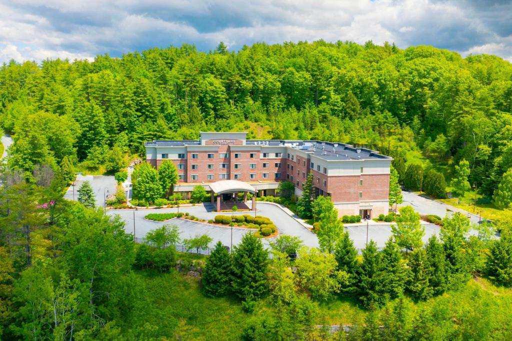 an overhead view of a building in the woods at Courtyard by Marriott Hanover Lebanon in Lebanon
