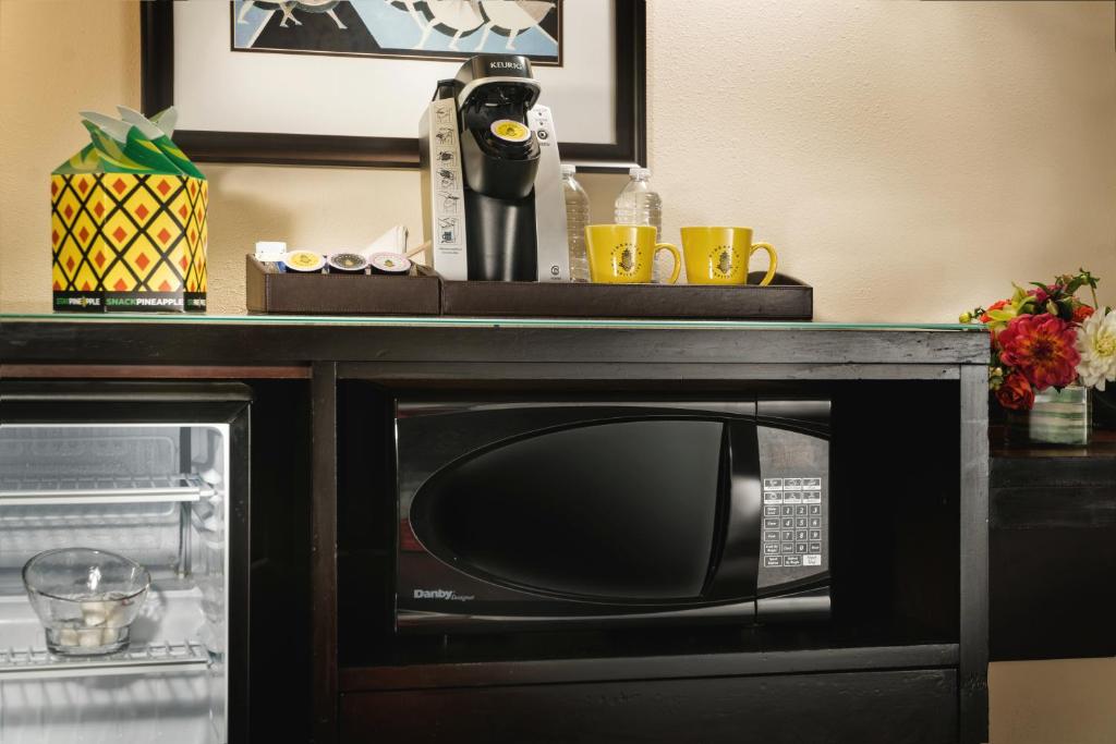 Cucina o angolo cottura di Staypineapple, The Maxwell Hotel, Seattle Center Seattle