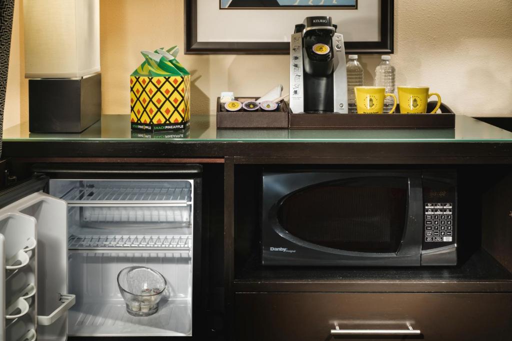 Cucina o angolo cottura di Staypineapple, The Maxwell Hotel, Seattle Center Seattle