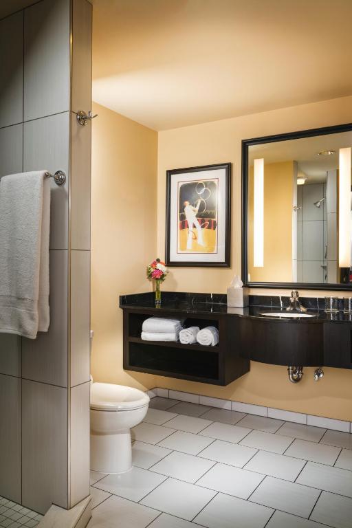 Bagno di Staypineapple, The Maxwell Hotel, Seattle Center Seattle