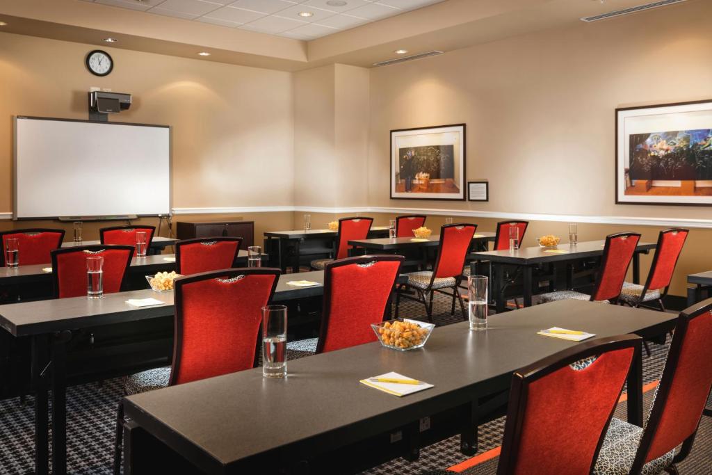Zona business o sala conferenze di Staypineapple, The Maxwell Hotel, Seattle Center Seattle
