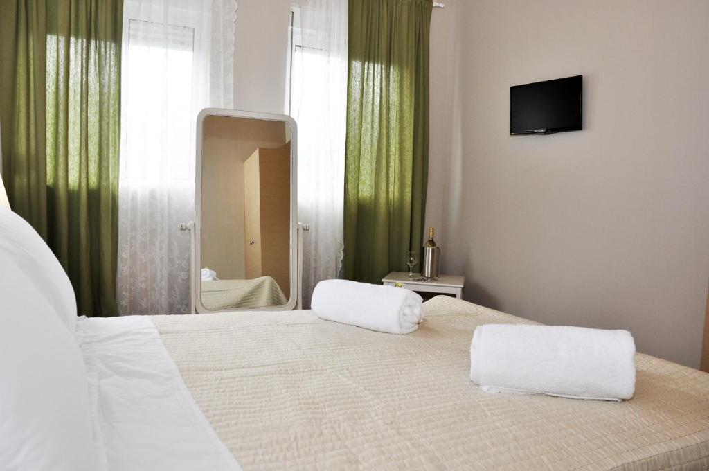 Postel nebo postele na pokoji v ubytování Villa Lakki Heated round pool Jacuzzi