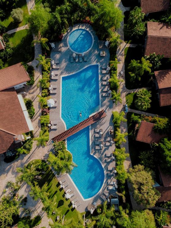 an overhead view of a swimming pool at a resort at Kimera Lounge Hotel in Cıralı