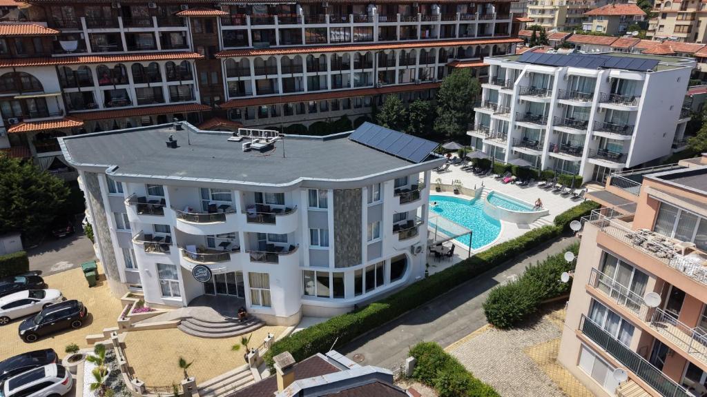 an aerial view of a building with a swimming pool at Hotel Sea Sand in Sveti Vlas