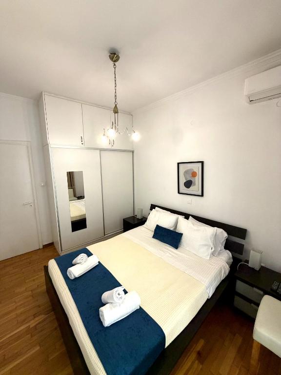 Cosy Panormou Apartment- 10 mins walk to metro