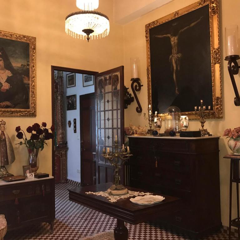 Suite in an impressive and luxurious 1929 Villa