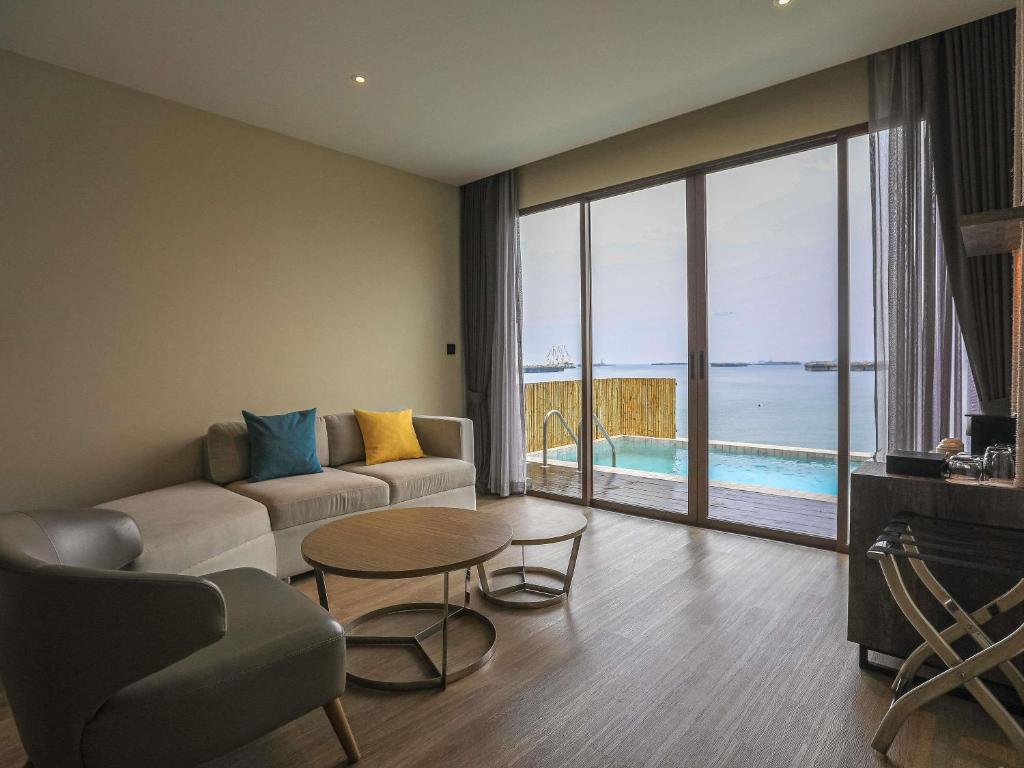 Novotel Koh Si Chang - One-Bedroom Villa With Pool - Oceanfront View