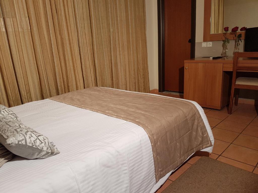 Postel nebo postele na pokoji v ubytování Glaros Hotel