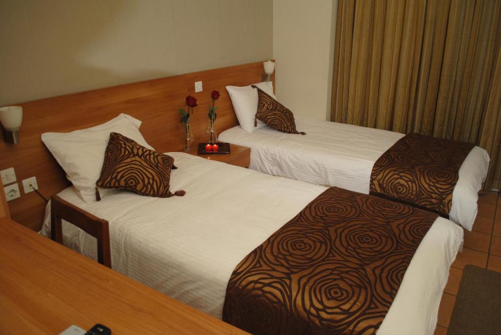 Postel nebo postele na pokoji v ubytování Glaros Hotel