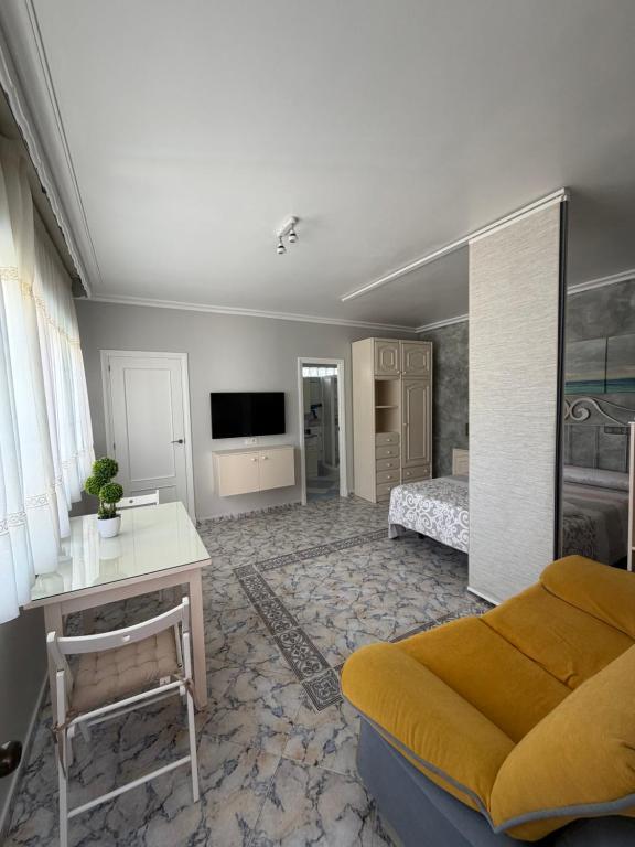 a living room with a couch and a bed at Apartamento turístico ilusiones 5 in Cazalla de la Sierra
