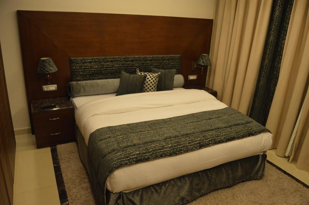 Postel nebo postele na pokoji v ubytování Markazia Suites