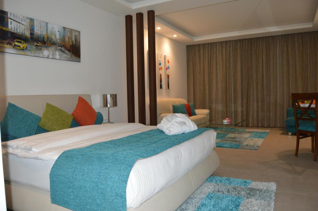 Postel nebo postele na pokoji v ubytování Markazia Suites