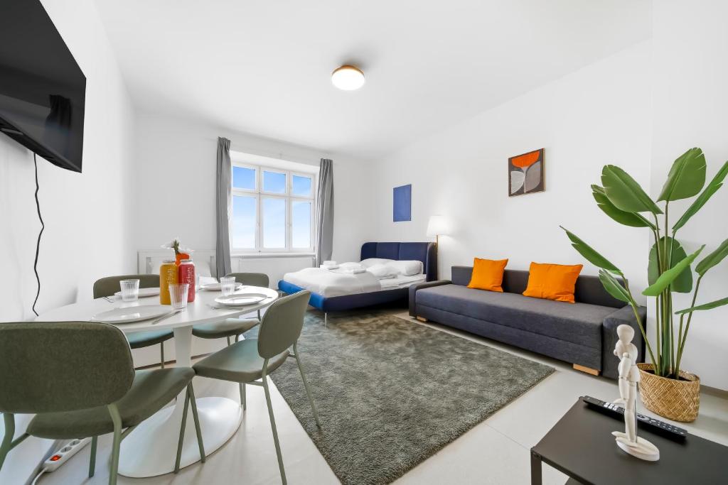 2 Bedroom Apartments, free Parking, Kitchen, Smart TV