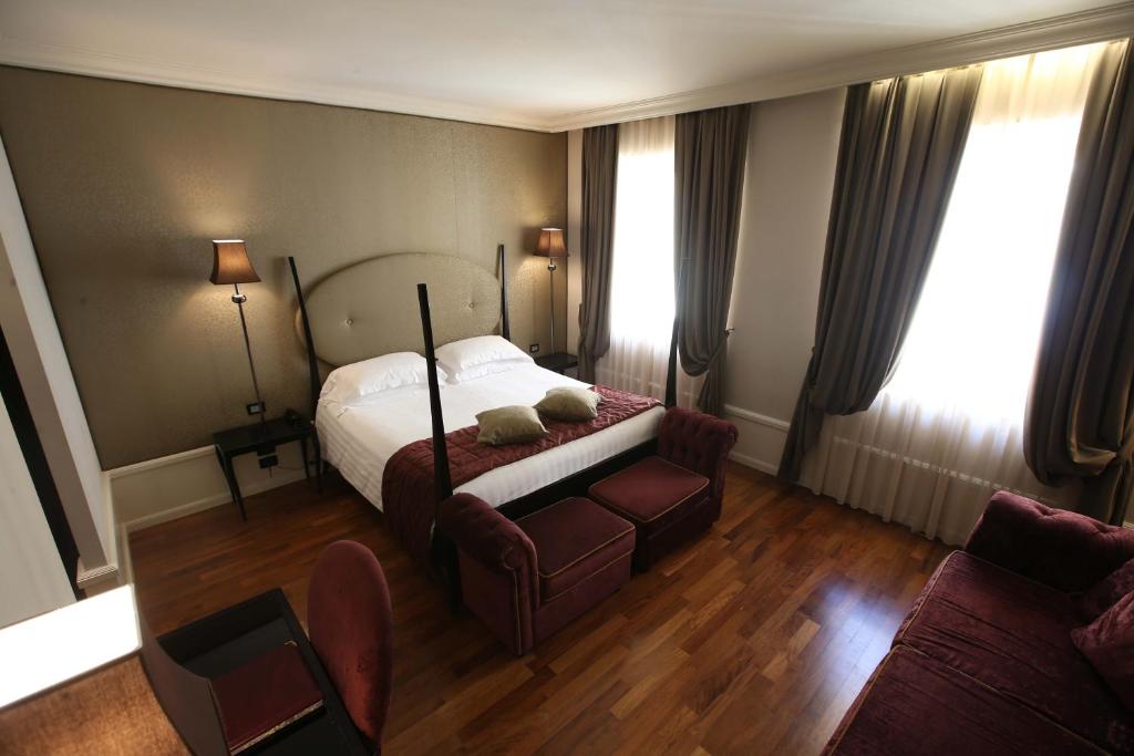 Łóżko lub łóżka w pokoju w obiekcie Hotel Milano & SPA***S