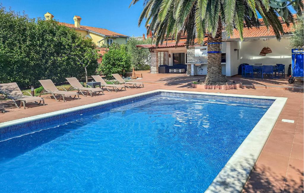 Gorgeous Home In Pula