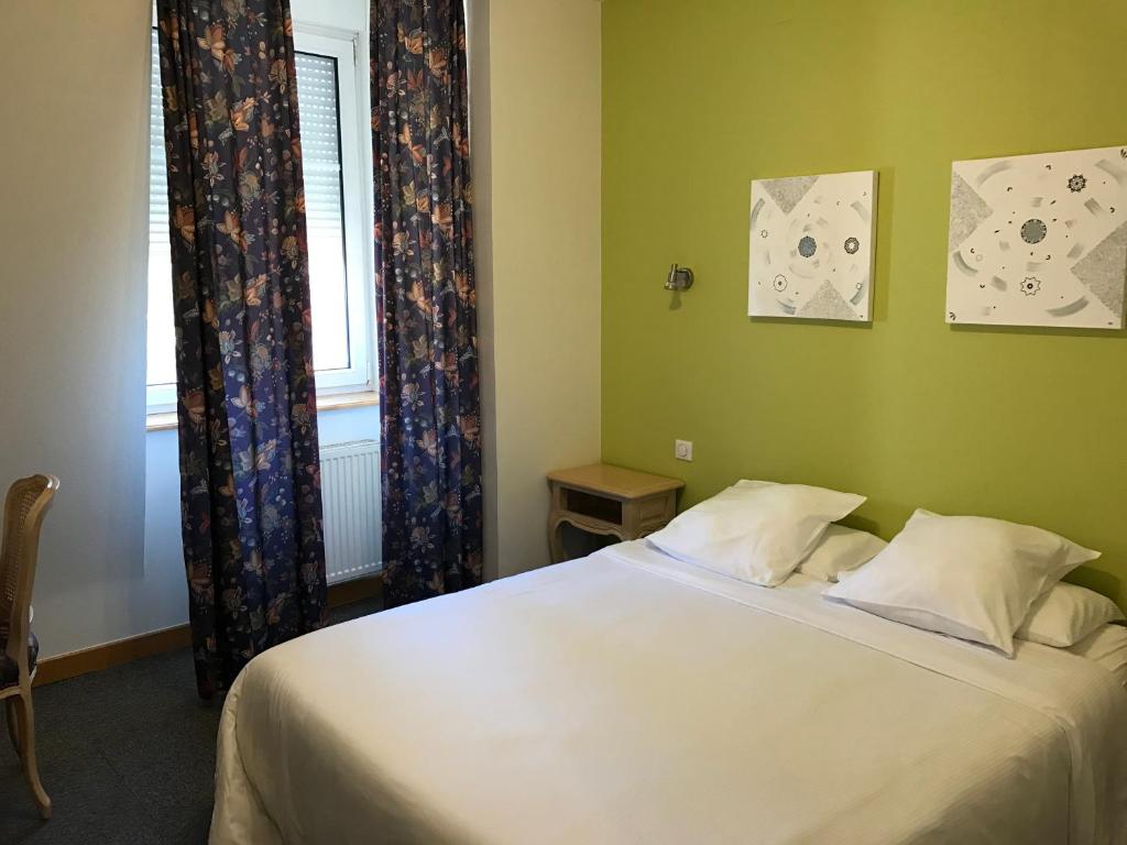 Postel nebo postele na pokoji v ubytování Hôtel du Rangen