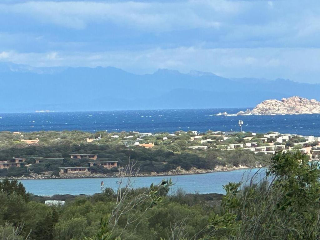 a view of a body of water with houses and trees at House Hermosa Barrabisa in Barrabisa