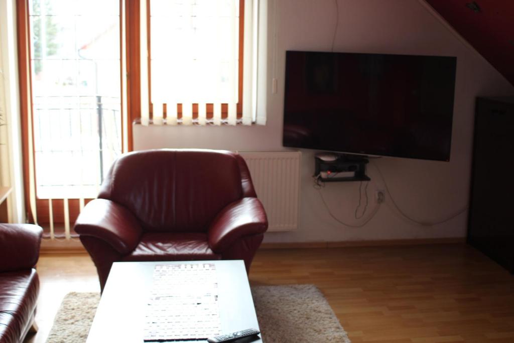 A television and/or entertainment centre at Penzion Rosnicka Liesek