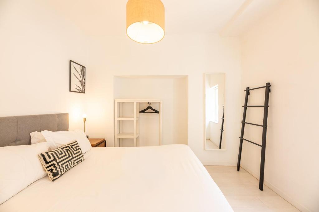 Bica lisbon sunshine central bright and cozy apt