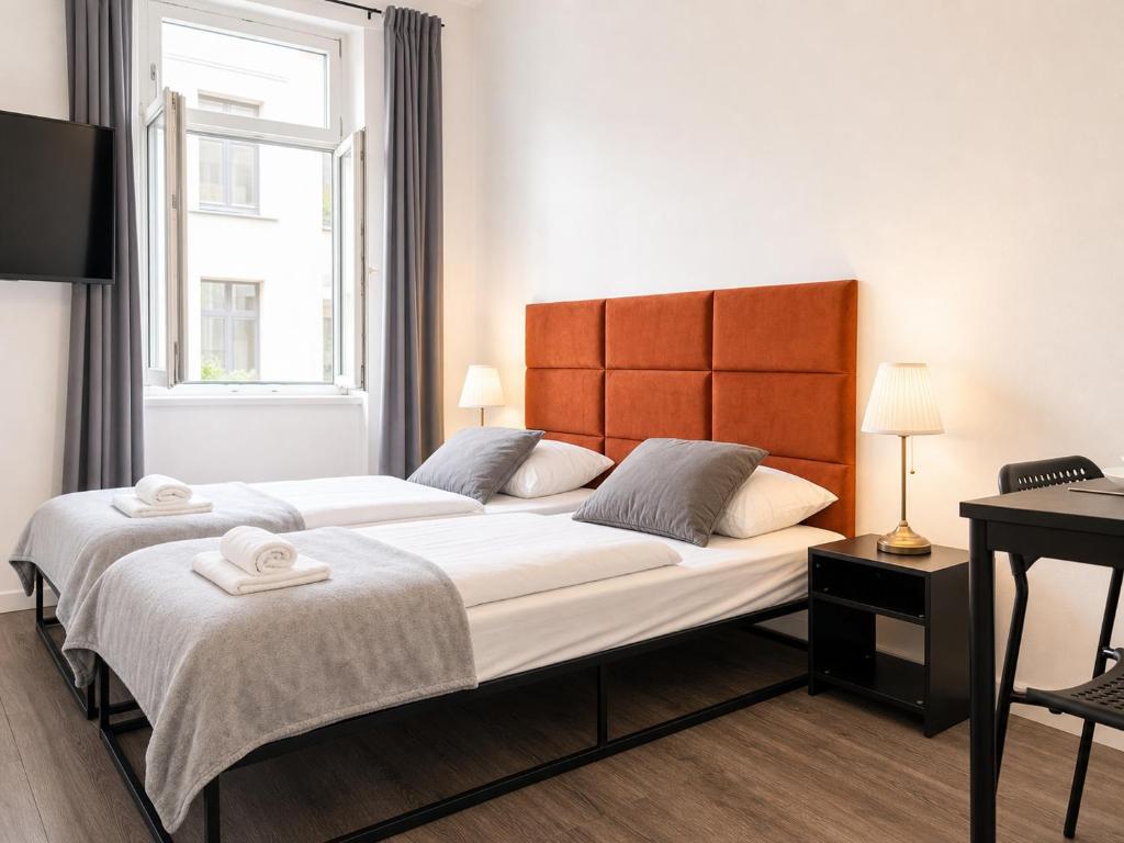 Modern & Cozy 1BR Apt for long Stay with TV & WiFi