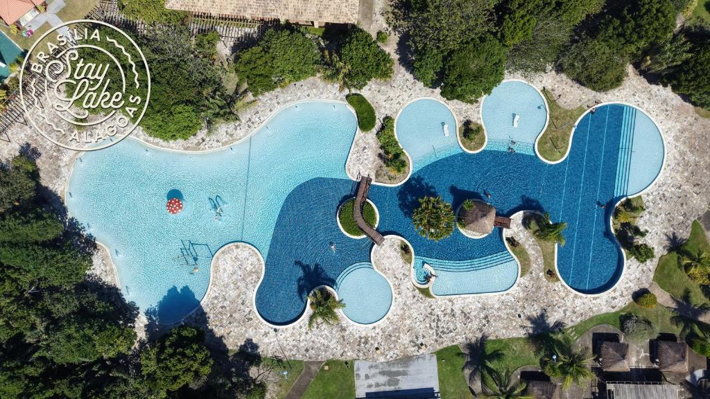 an overhead view of a swimming pool at a resort at Studio Iloa Vista Piscina 004V in Barra de São Miguel