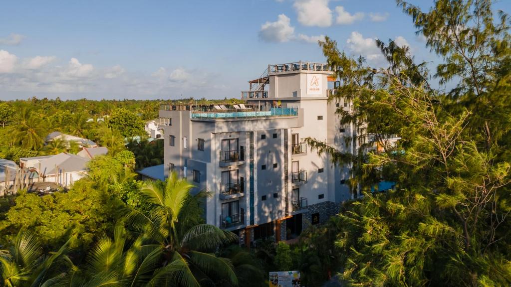 an aerial view of a building in the jungle at Aig Grand in Fuvahmulah