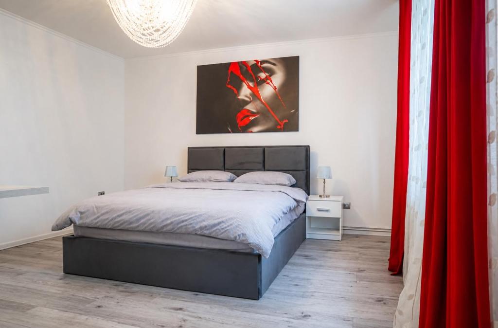 a bedroom with a bed and a red curtain at Azur House2 in Cluj-Napoca