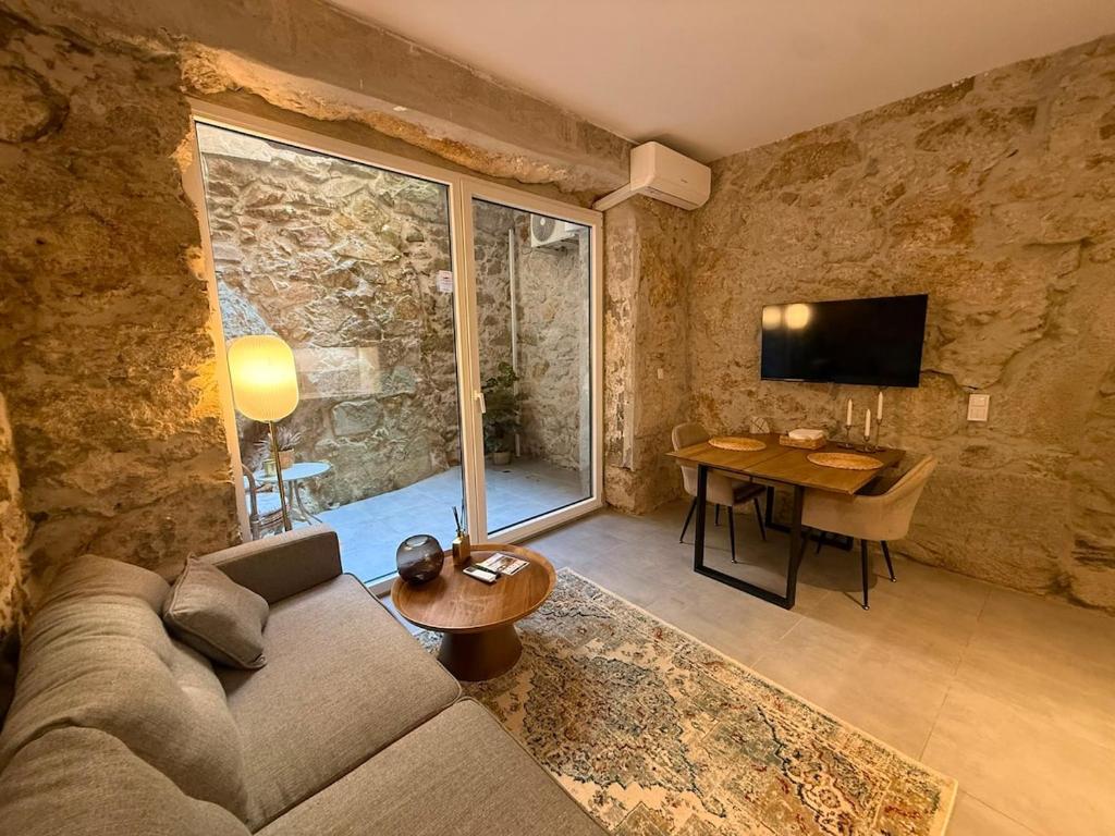 Enguia D'Ouro House