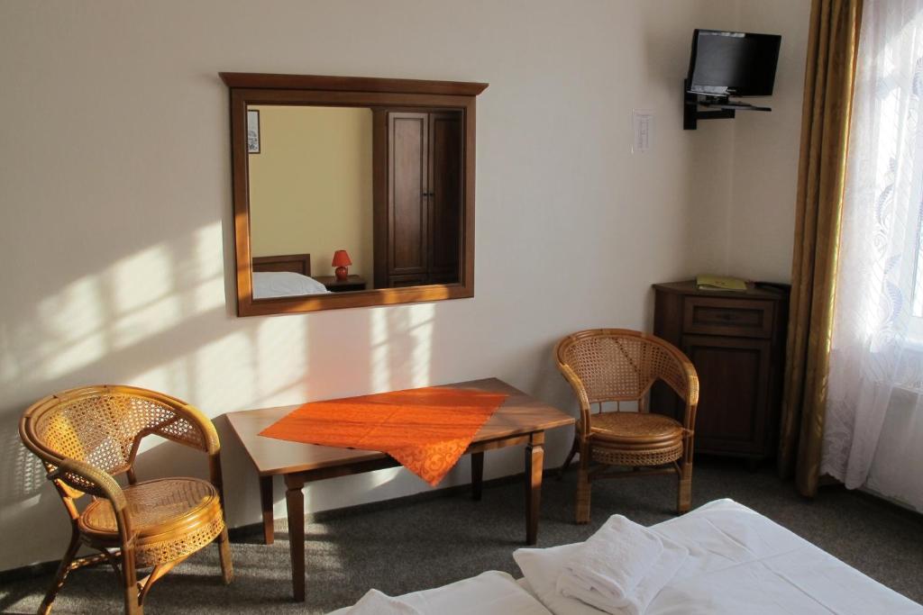 Telewizja i/lub zestaw kina domowego w obiekcie Hotel Zámeček
