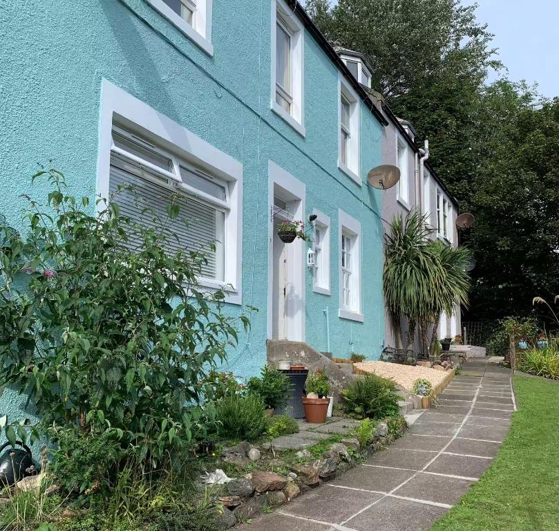 a blue house with a pathway in front of it at Largo Bay - Harbour Hideaway in Leven