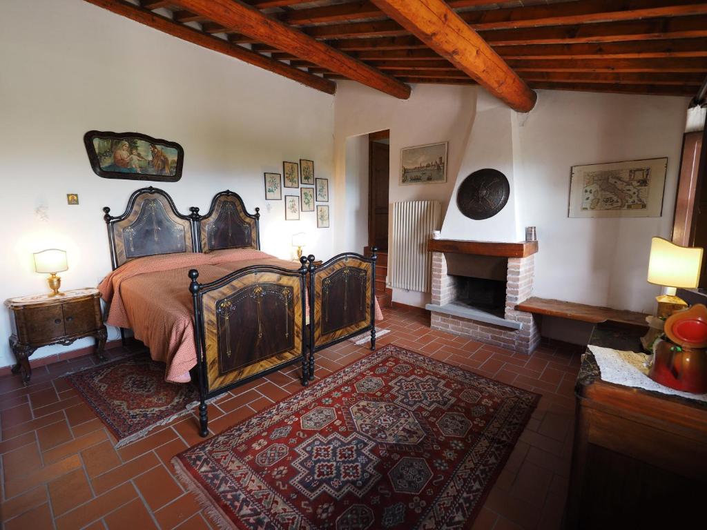 A bed or beds in a room at Sassi Bianchi