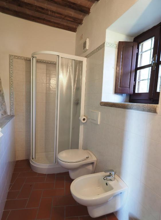 A bathroom at Sassi Bianchi