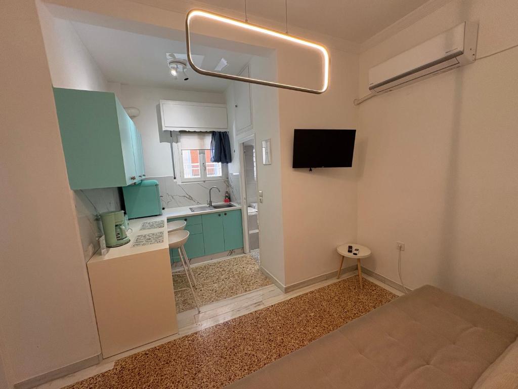 Cosy House in Koukaki Prime Location