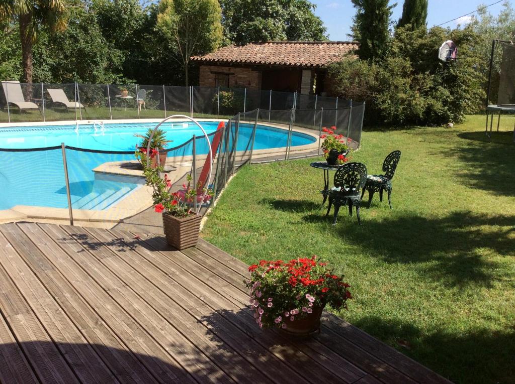 Bazén v ubytování Chambres d'Hotes Au Val Dormant nebo v jeho okolí