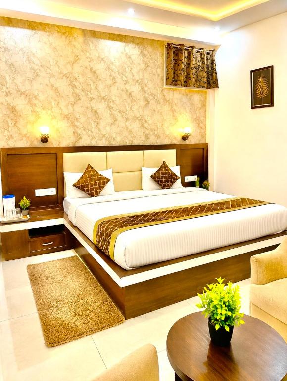 a bedroom with a large bed in a room at Mb View taj in Tājganj