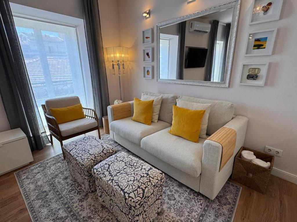 Heart of Bairro Alto Central Apartment with AC