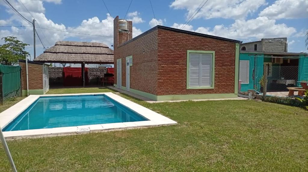 a swimming pool in the yard of a house at MALU casa quinta in Rafaela
