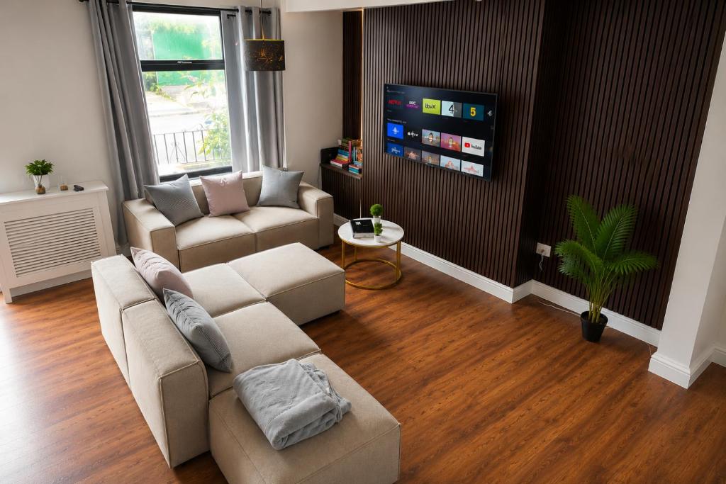 a living room with a couch and a tv at 3 Bed House , Bootle , Discounts , Long Stays , Contractors , Families , Relocation Stays in Liverpool