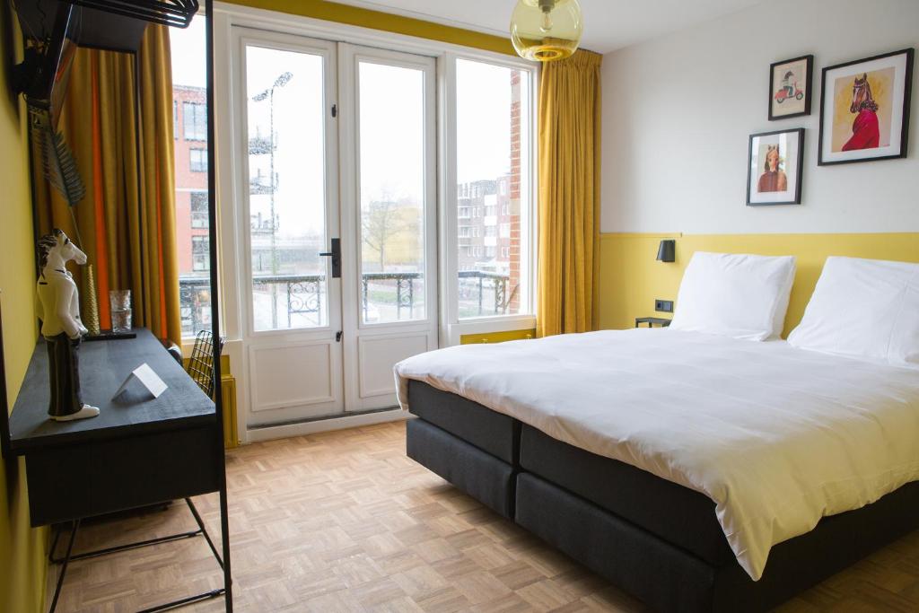 
Special: The Balcony Room
