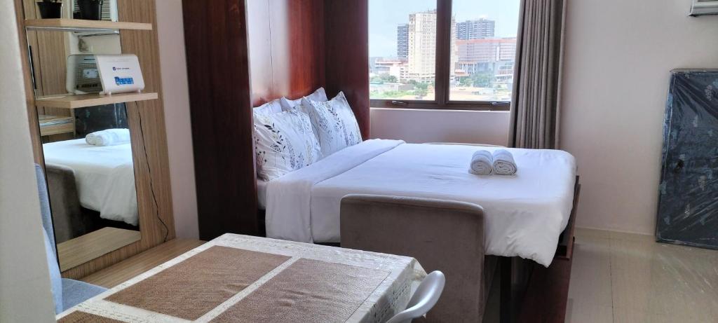 a small room with a bed and a mirror at Cozy33 The Persimmon Studio, Near Airport, SM, Ayala, Cebu Business Park, Cebu IT Park in Cebu City